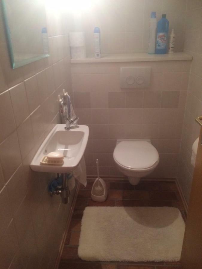 Schones Zimmer In Gimmeldingen/ Konigsbach Neustadt an der Weinstraße Exterior foto